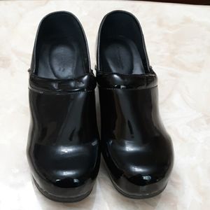 Women's Nursing Shoes/Clogs